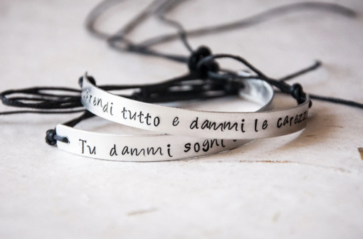 Bracciale semi rigido con frase personalizzata