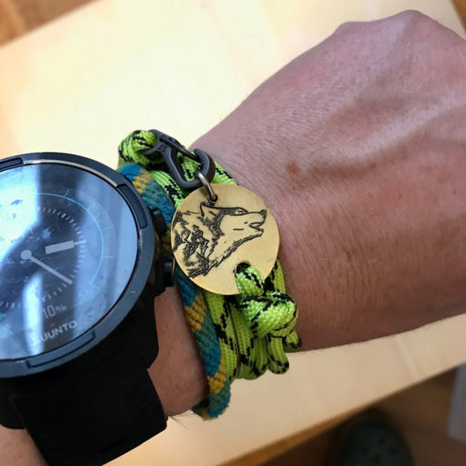 Bracciale sportivo con cordoncino montagna e moschettone - immagine 13